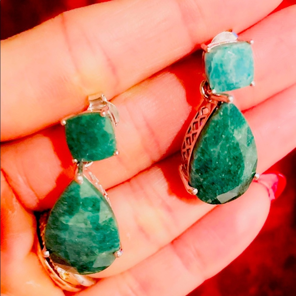 Emerald Earring’s 19.20 ct. t.w. In 18kt white gold over sterling. Brand new.